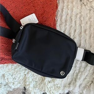 Lululemon Everywhere Belt bag Large